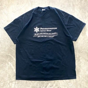Camiseta de Colección Grupo de Apoyo a la Procrastinación Humor Divertido Negro EE. UU. - Imagen 1 de 2