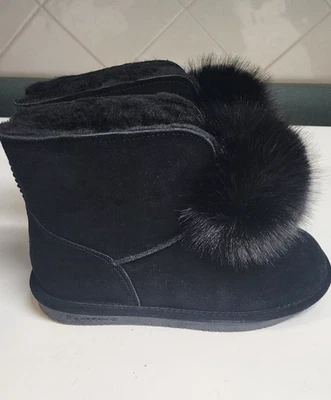 NWT Women's BEARPAW Pom Pom sz 9 Black Suede Low Rise Boot Soft Fur Lined - Image 1 of 4
