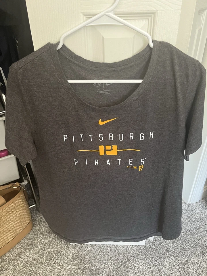 女式大号匹兹堡海盗 T 恤,尺寸 L — 第 1/1 张图片