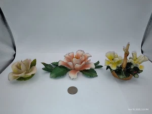 Porcellana di Capodmonte due fiori e uno senza marchio porcellana Fiore Italia - Foto 1 di 23