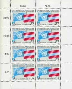 Austria 1990 Yvert 1833 Mini sheet Blue Helmets Flags MNH VF - Picture 1 of 1