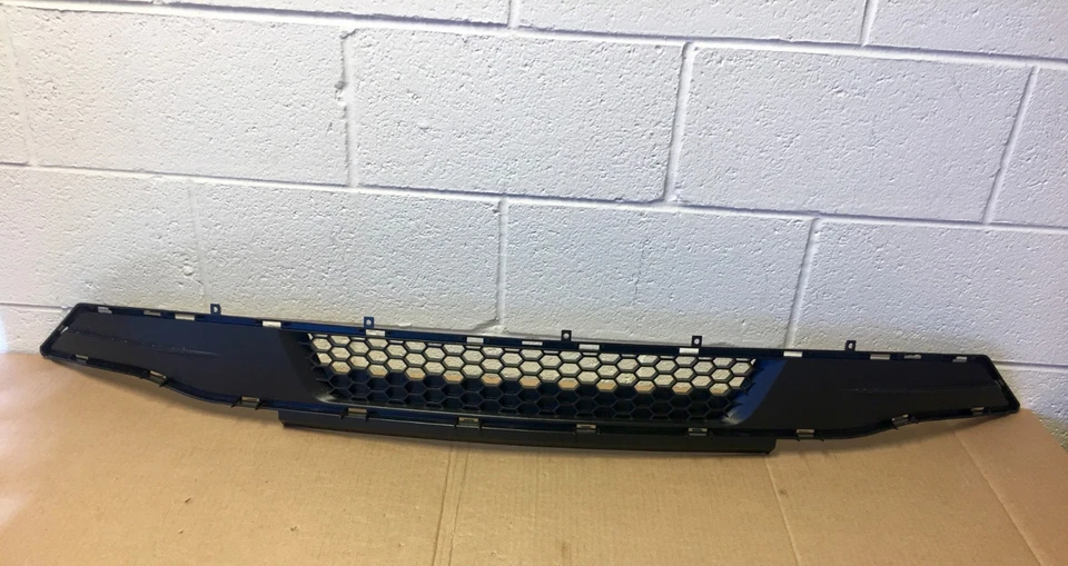 Ford Mustang 2017 2018 parrilla inferior delantera OEM Foto 1 de 1
