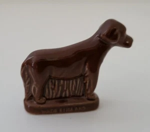 Estatuilla Wade Whimsies Té Rosa Roja Miniatura Porcelana Perro Labrador - Imagen 1 de 7