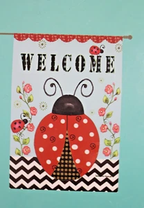 28" x 40" Bienvenida Primavera Rojo Negro Ladybugs Flores Patio Jardín Casa Arte Bandera - Imagen 1 de 3