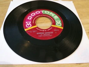 The Cufflinks 45 - Guided Missiles - Dootone 409 Multi-color 2nd press - Picture 1 of 2