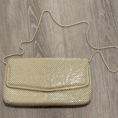 Bolso de mano sin asas vintage Whiting And Davis lentejuelas crema abuela costera Foto 1 de 4