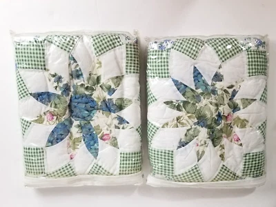 Vintage Country Estate Quilt Collection Green Lilly Standard Queen Pillowcase - Image 1 of 4