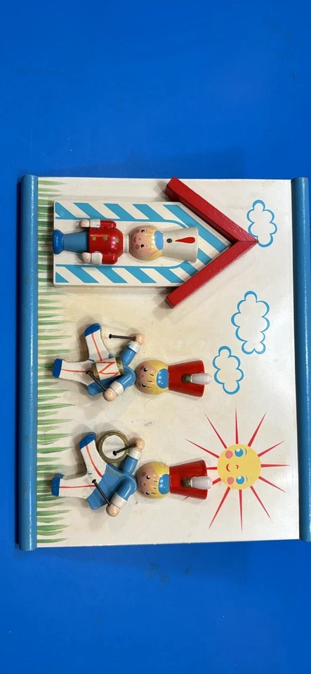 Banda de marcha colgante de pared vintage de madera para guardería de soldados de juguete Irmi Foto 1 de 1