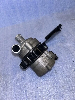 Audi Q7 2018 3,0 L intercooler auxiliar sobrealimentador refrigerante bomba de agua OEM Foto 1 de 4