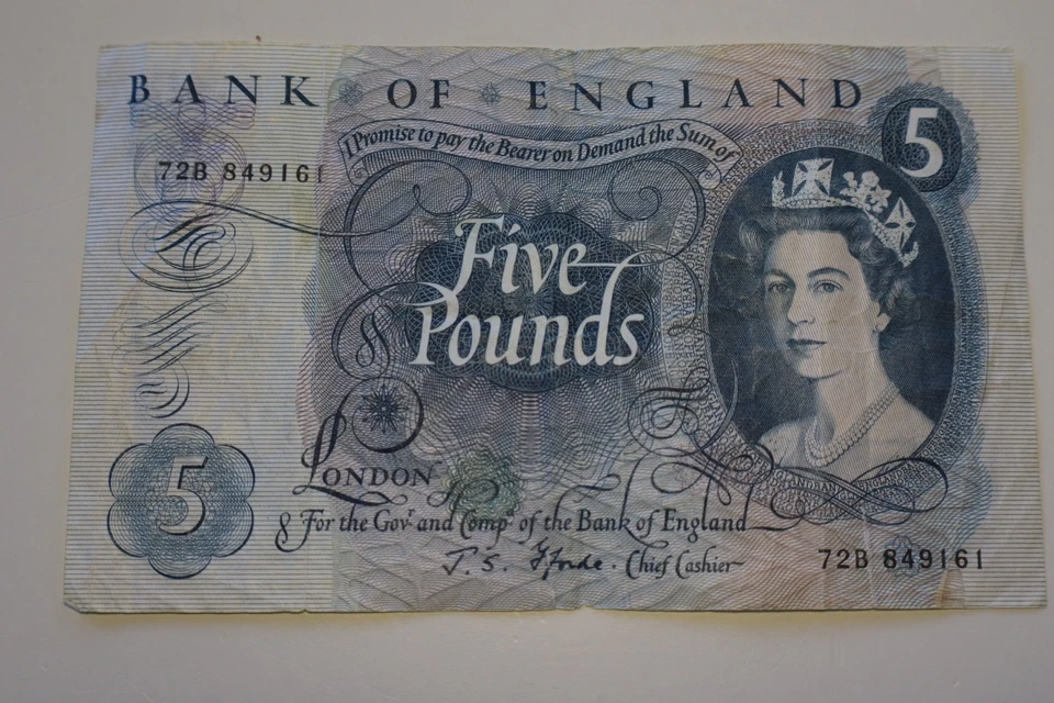 GREAT BRITAIN 5 POUNDS 72B 849161 QUEEN FORDE SIGN GB UK MONEY BILL BANK NOTE - Image 1 of 4