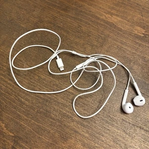 Apple Headphone Ear Buds Corded Lightning White NWOB - Photo 1 sur 5