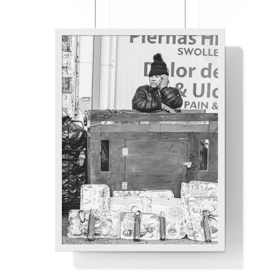 Bronx NYC Street Vendor | Impresión de arte de pared urbano en blanco y negro | Enmarcado 18x24 Foto 1 de 1
