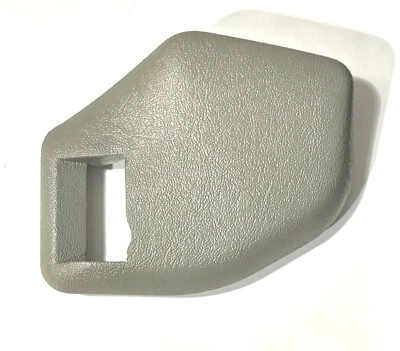 Крышка торца рейки ремня безопасности 81–91 Mercedes Benz C126 W126, правая — серая - Изображение 1 из 2