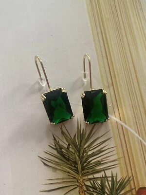 NEW Gorgeous GOLD PLATED SMALL Emerald Green GLASS CRYSTAL HOOK Earrings Au - image 1 of 4