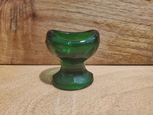 Vintage Green Glass Eye Wash Cup Footed Optical Eye Care Pedestal 1.75 Inches - Picture 1 of 6