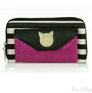 Betsey Johnson Black & White Stripe w Pop of Glitter Zip Wallet NIB Retail $58 - Picture 1 of 5