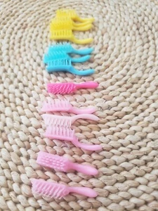 Barbie Muñeca Cepillo de Pelo Peines De Colección Lote De 13 Malasia Indonesia Taiwán - Imagen 1 de 2