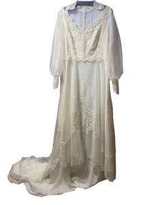 Vintage 60s 70s ILGWU Wedding Dress Alfred Angelo Small Lace Pearls Train USA - Picture 1 of 20