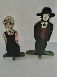 Amish Pellegrino Figure in Legno Arte Popolare Primitiva Dipinte a Mano Uomo e Donna - Foto 1 di 4