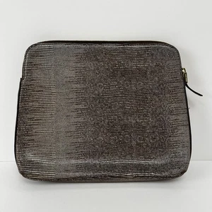 India Hicks Gecko Cuero Estampado The Insider Bolso sin asas Marrón Bolsa Cierre con Cremallera - Imagen 1 de 17