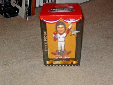 PETE ROSE BOBBLEHEAD ( ALL-TIME HITS LEADER) NEW IN BOX ( STARS OF QUEEN CITY ) Cover