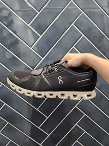 Talla 14 - On Cloud 5 Negro Blanco - Imagen 1 de 8