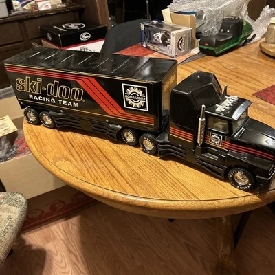 Semirremolque Nylint Corp Bombadier juguete de acero prensado equipo de carreras Ski-Doo Foto 1 de 4