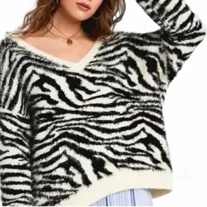 Sweet & Sinful Zebra Fuzzy Sweater Sz Large V Neck Black Ivory Animal Print Y2K - Picture 1 of 8