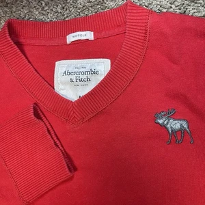 Abercrombie and Fitch muscle longsleeve shirt Medium Red Moose V neck Preppy Men - Picture 1 of 8