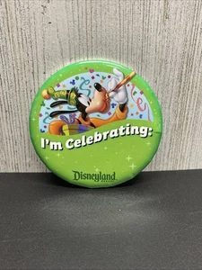 Disneyland Sto festeggiando Compleanno Pippo Bottone 3" Spilla Parchi Disney Souvenir - Foto 1 di 2