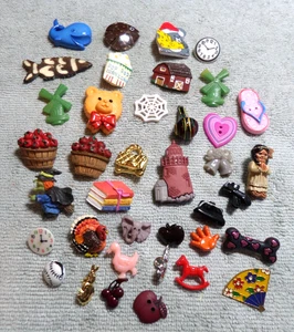38 Vintage Realistic Assorted Buttons VARIOUS OBJECTS ANIMALS FISH PEOPLE - Picture 1 of 9