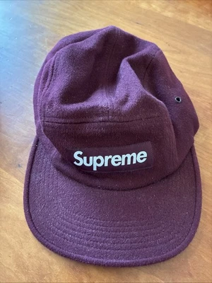 Gorra de campamento de lana Supreme granate Foto 1 de 2