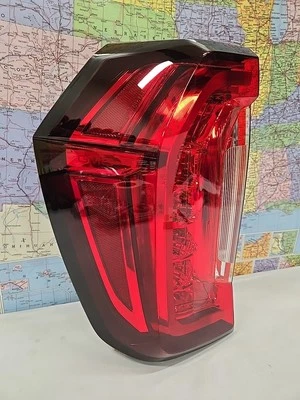 🟠COMO NUEVO🟠2021-2024 GMC Yukon / Yukon XL Luz Trasera LED Exterior Derecha Fabricante de Equipo Original Foto 1 de 4