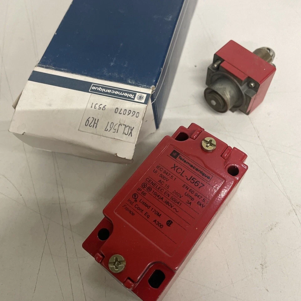 Telemecanique XCLJ567 Rollenschalter Endschalter XCL J567H29