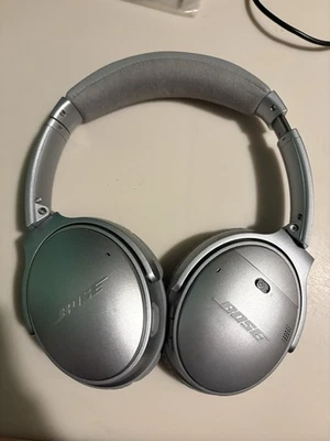 Bose Silver QuietComfort 35 Wireless Noise-Cancelling Headphones - Image 1 of 4