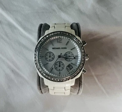 Reloj Michael Kors Cronógrafo Blanco y Plateado Foto 1 de 4
