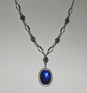 VICTORIAN STYLE DEEP BLUE ACRYLIC CRYSTAL DRK SILVER PL ROSE PENDANT NECKLACE RS - Picture 1 of 1