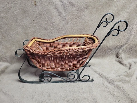 Wicker sleigh with Metal frame Cover