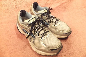Brooks GTS Womens Running Shoes US 7 2A EU38 Cross Training Quite Good - Picture 1 of 9