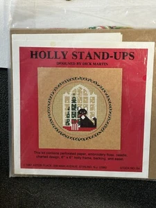 Holly Stand Ups ChristmasKitty Cat CrossStitch by Dick Martin W/Holly Frame 6x6 - Picture 1 of 3