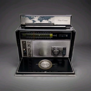 Beautiful Vintage Zenith Royal D7000Y Trans Oceanic 11 Band SW Solid State Radio - Picture 1 of 9