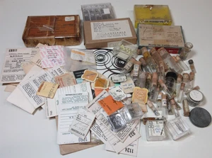 VINTAGE SORTIERTES KONVOLUT UHRENTEILE UHRMACHER ERSATZSTAB UNBEKANNTE TEILE #100 - Bild 1 von 16