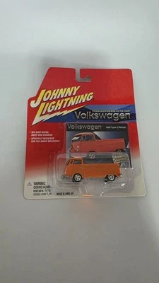 Литой под давлением оранжевый пикап Volkswagen тип 2 1965 Johnny Lightning 1:64 - Изображение 1 из 2