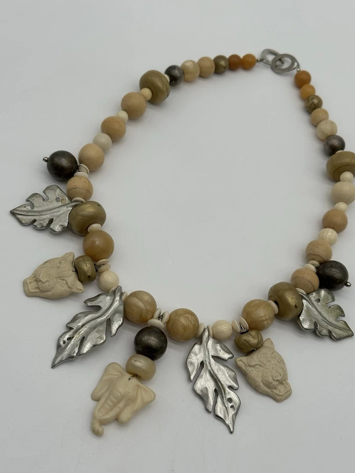 Collar De Colección Les Bernard Elefante León Crema y Oro Grueso Tono Plata Cuentas Foto 1 de 4