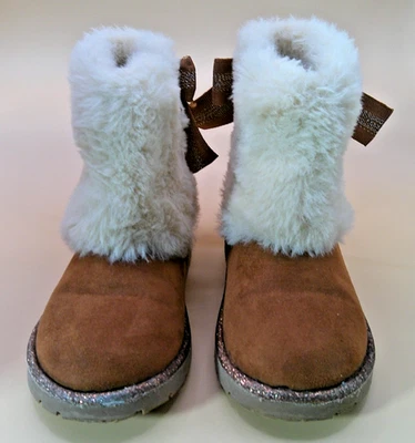 Olive & Eddie Botas al tobillo con cremallera de gamuza sintética de piel talla 9 para niñas pequeñas Foto 1 de 4