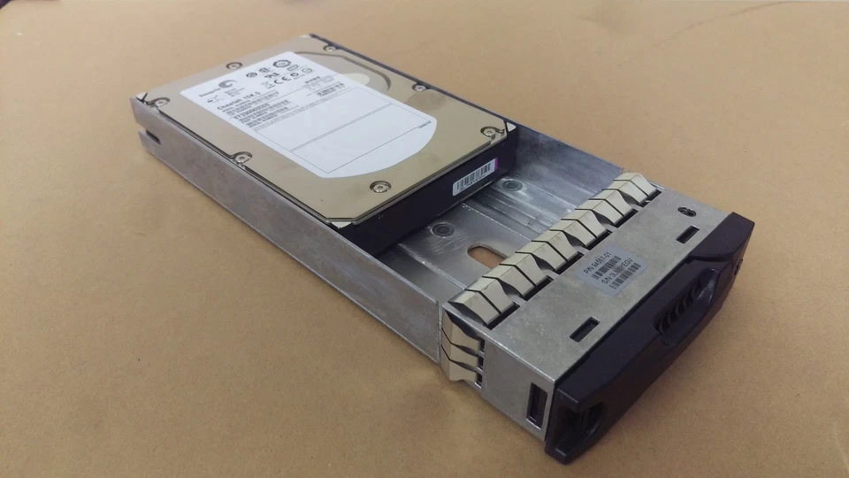 Dell EqualLogic 300GB 3.5'' 15K SAS 3G Hard Drive 9Z1066-080 ST3300655SS - Image 1 of 2
