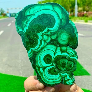 Échantillon minéral grossier grappe transparente malachite naturelle 496G - Photo 1/18