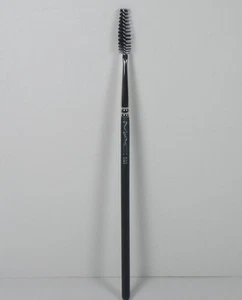 Cepillo de pestañas MAC Cosmetics 204 - Imagen 1 de 4