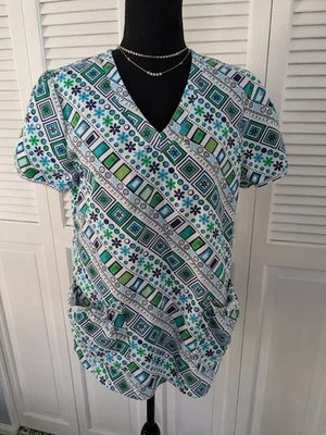 Blusa transversal branca feminina tamanho M geométrica gola VNeck curta slv esfoliante cintura elástica babado - Imagem 1 de 4