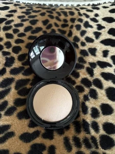 PAT McGRATH LABS Sublime Perfection Blurring Under-Eye Setting Powder Medium - Picture 1 of 3